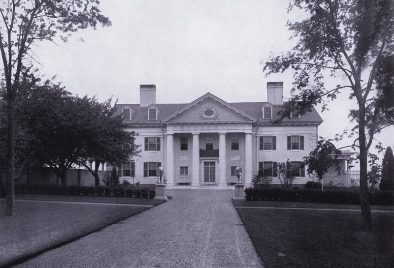Charles A Platt: Villasera, The East Elevation (s/hvitt-bilde) av American Photographer (after)