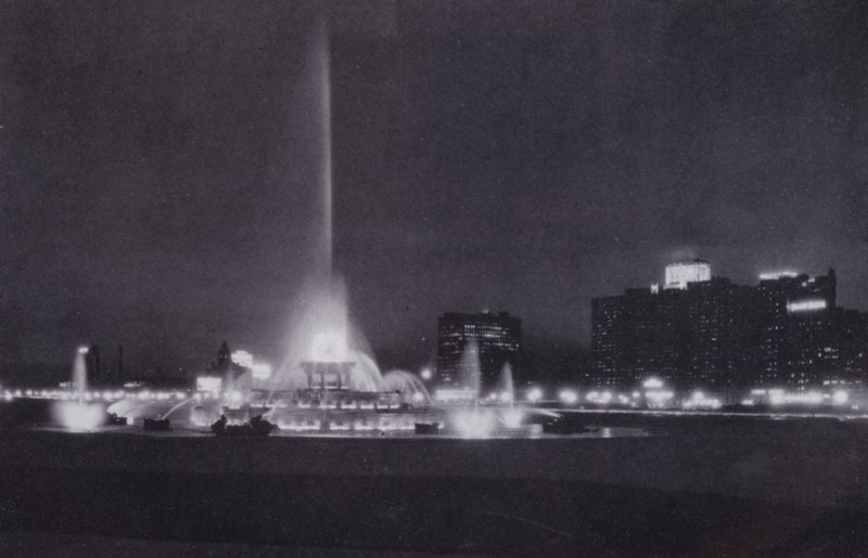 Chicago: Buckingham Fountain, Night Illumination (s/hv-bilde) av American Photographer (after)