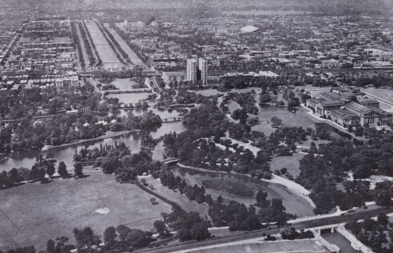 Chicago: Jackson Park and the Midway from the Air (s/hvitt bilde) av American Photographer (after)