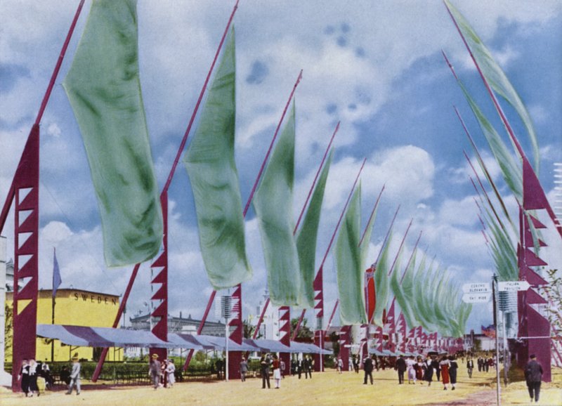Chicagos verdensutstilling fra 1934: The Avenue of Flags (bilde) av American Photographer (after)