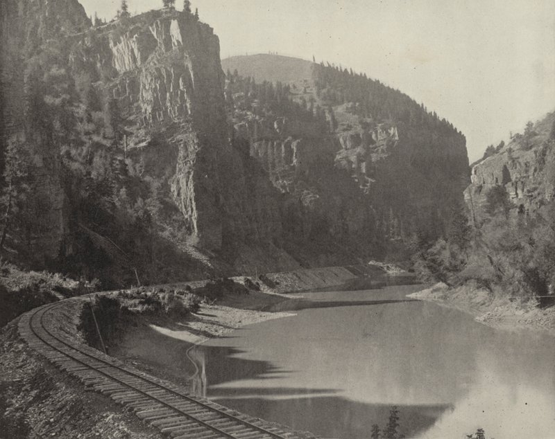 Echo Cliffs, Canyon of the Grand River, Colorado (s/hvitt bilde) av American Photographer (after)