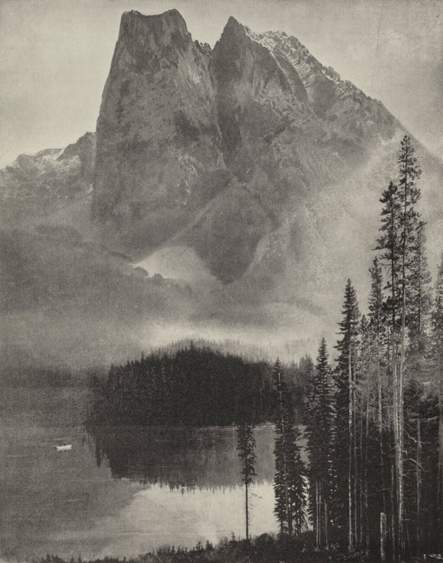 Emerald Lake i Selkirk-fjellene (s/hvitt-bilde) av American Photographer (after)