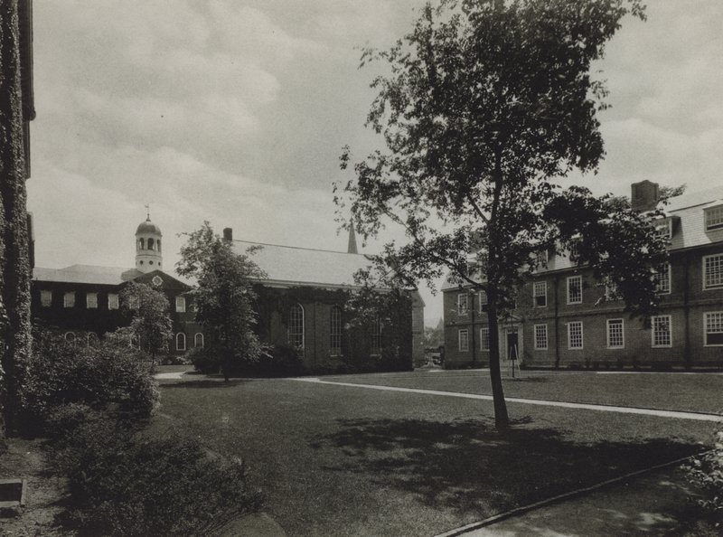 Harvard University: Harvard Hall; Holden kapell; Klipperhall, sovesal (s/hvitt bilde) av American Photographer (after)