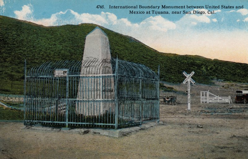 Internasjonalt grensemonument mellom USA og Mexico ved Tijuana, nær San Diego, California (bilde) av American Photographer (after)