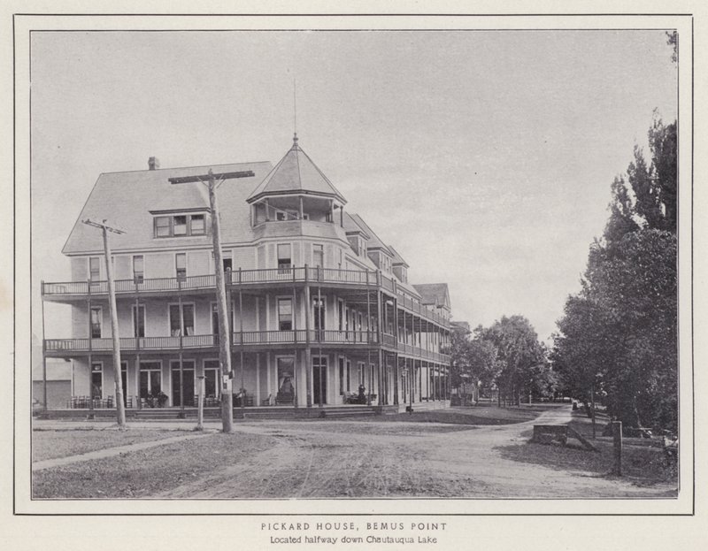Jamestown, NY: Pickard House, Bemus Point (s/hvitt-bilde) av American Photographer (after)