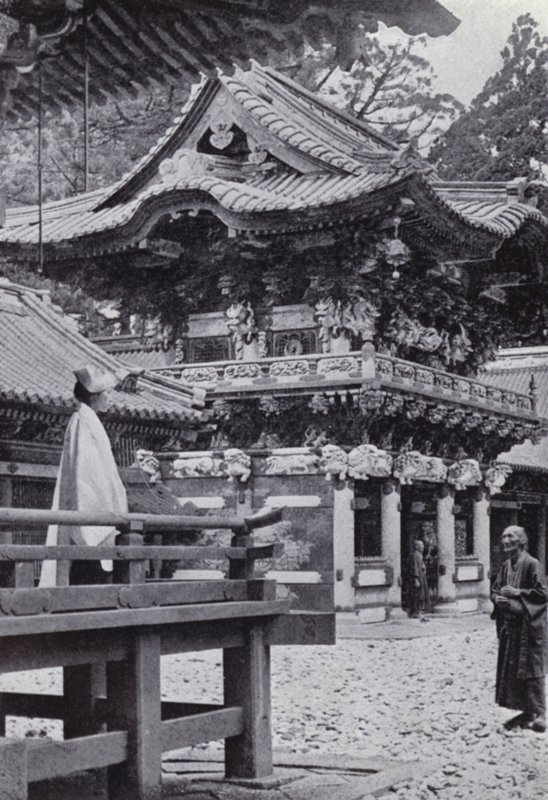 Fantastiske skulpturer av det buddhistiske tempelet Yakushi (s/hvitt bilde) av American Photographer (after)