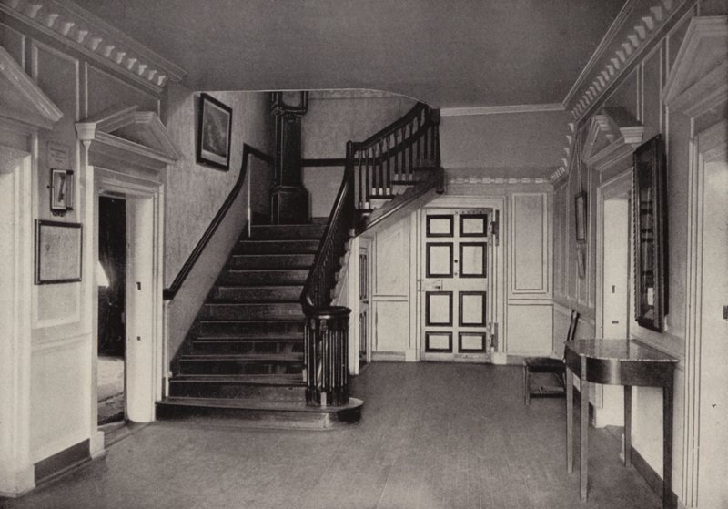 Mount Vernon: Mansion Interior, Central Hall (s/hv-bilde) av American Photographer (after)
