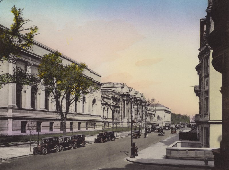New York: Metropolitan Museum of Art, Fifth Avenue og East 80th Street (bilde) av American Photographer (after)