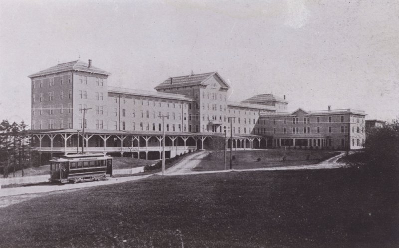 Old Orchard House, Maine: Innlandsfront (s/hvitt bilde) av American Photographer (after)