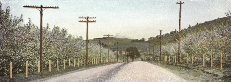Oregon: A Road in Hood River Valley (bilde) av American Photographer (after)