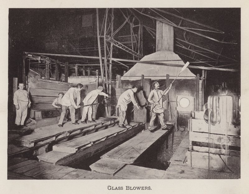 Pittsburgh: Glass Blowers (s/hvitt bilde) av American Photographer (after)