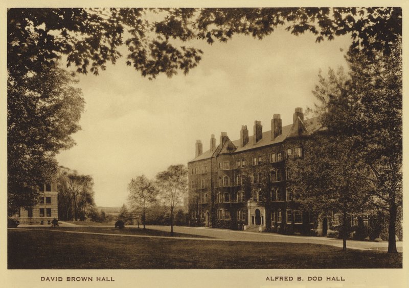 Princeton University: David Brown Hall; Alfred B Dod Hall (s/hvitt bilde) av American Photographer (after)