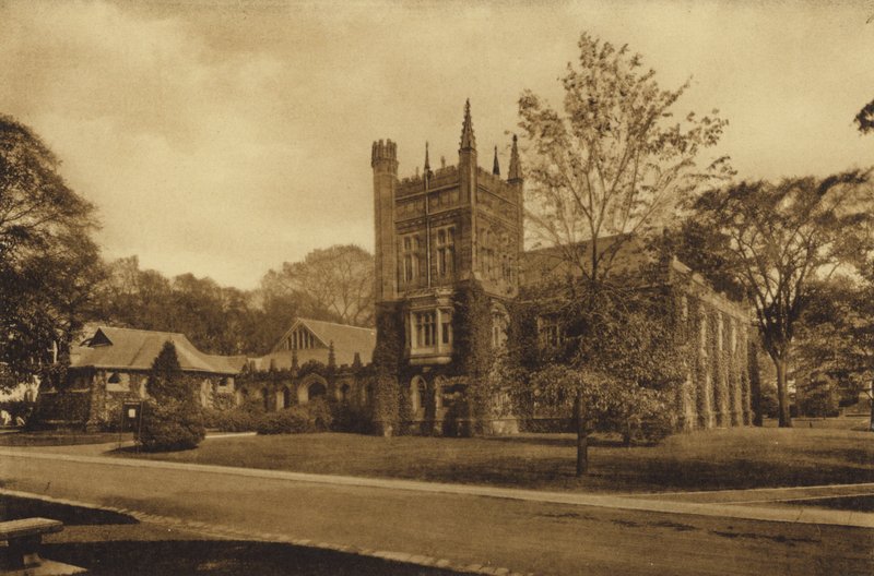 Princeton University: Murray-Dodge Hall (s/hvitt bilde) av American Photographer (after)