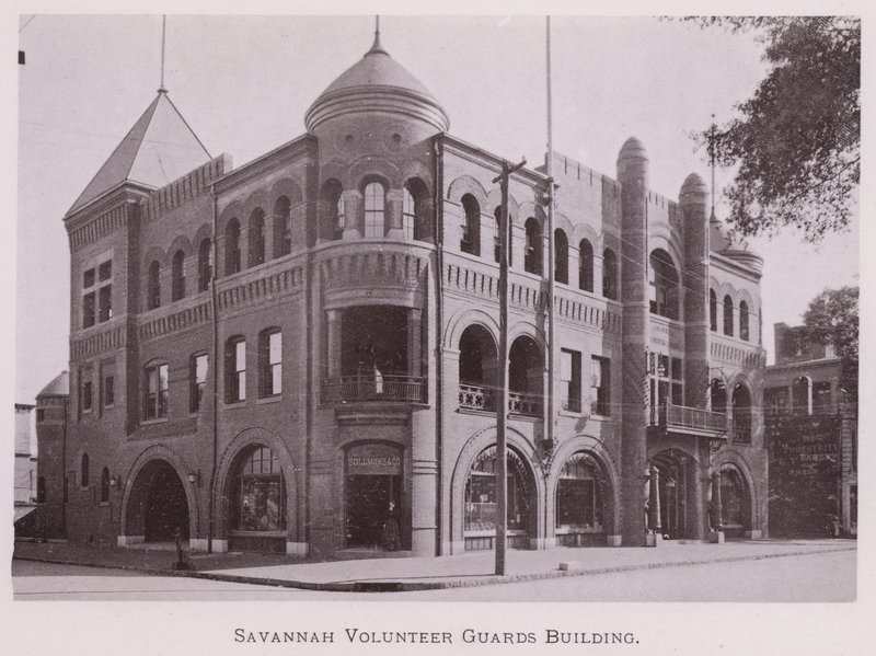 Savannah Volunteer Guards Building (s/hvitt bilde) av American Photographer (after)