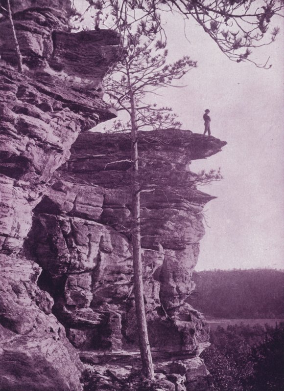 Signal Rock, nær Camp Douglas, Wisconsin (s/hvitt bilde) av American Photographer (after)