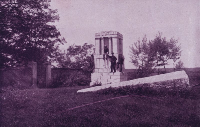 Grav over graven til Washingtons mor, i Fredericksburg, Virginia (s/hvitt bilde) av American Photographer (after)