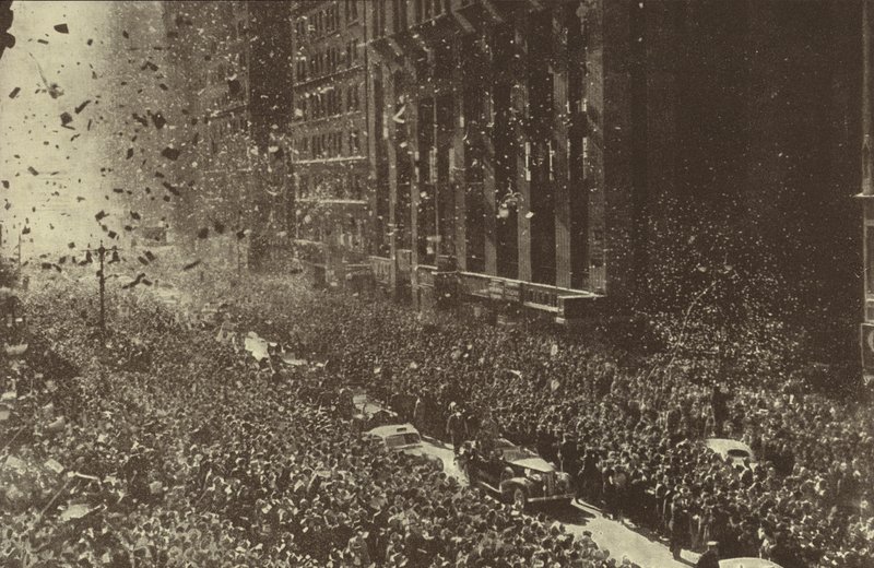USAs president Franklin D Roosevelt mottok en entusiastisk velkomst i New York City etter å ha blitt valgt for en tredje periode, desember 1940 (s/hv-bilde) av American Photographer (after)