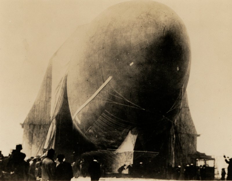 Walter Wellman kom tilbake til Spitsbergen med Amerika i juni 1907 (s/hv-bilde) av American Photographer (after)