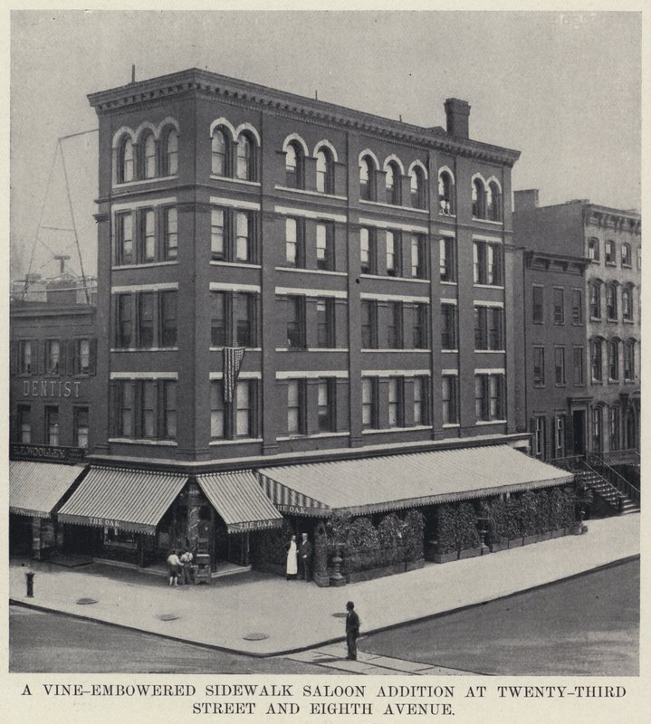 En vine-embowered fortau Saloon-tillegg på Twenty-Third Street og Eighth Eight (s/hv-bilde) av American Photographer