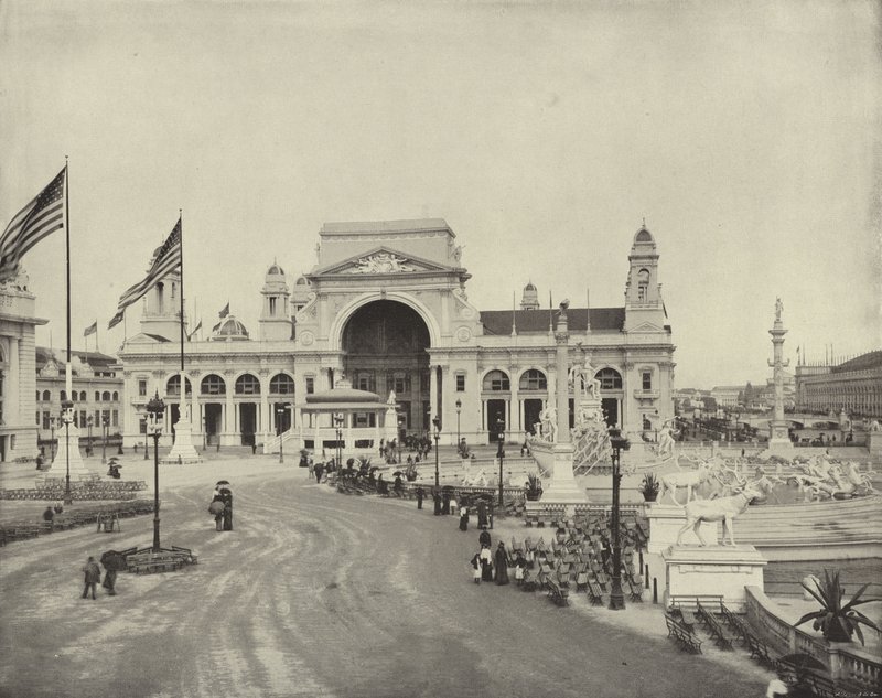 Over Grand Plaza, nordover av American Photographer