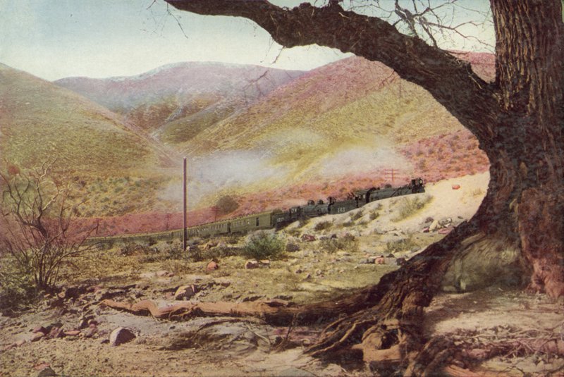 Ascending Cajon Pass, California (farget bilde) av American Photographer