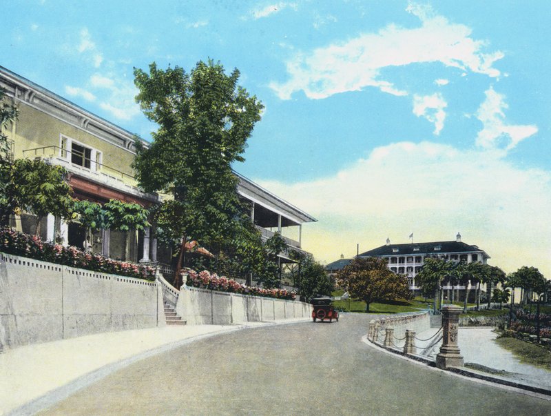 Century Club, Tivoli Hotel i bakgrunnen, Panama City av American Photographer