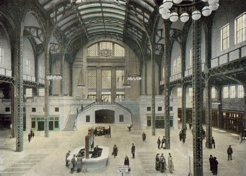 Train Concourse, Chicago Union Station (farget bilde) av American Photographer