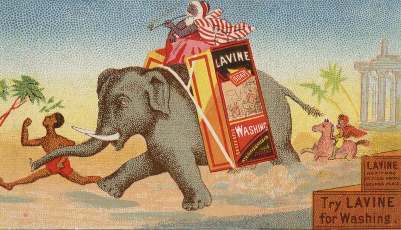 Elefant som løper med boks med vaskesåpe av American School