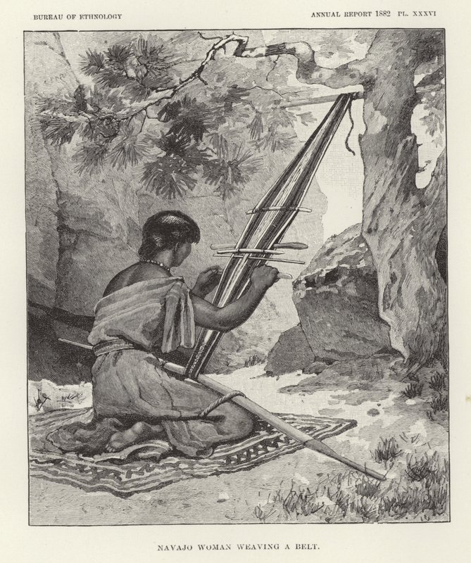 Navajo-kvinne som vever et belte av American School