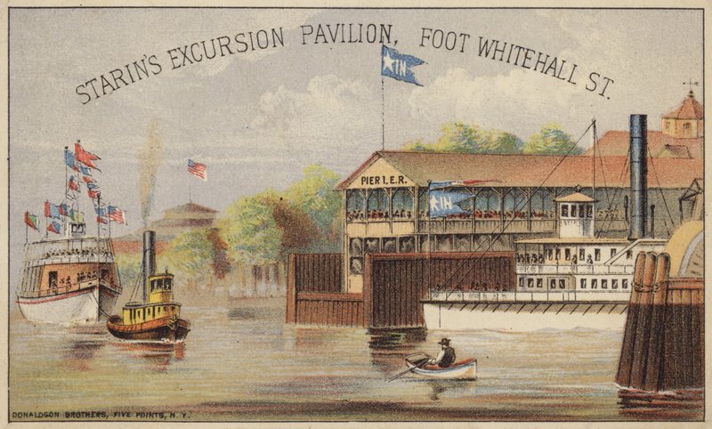 Padle Steamer ved brygga av American School