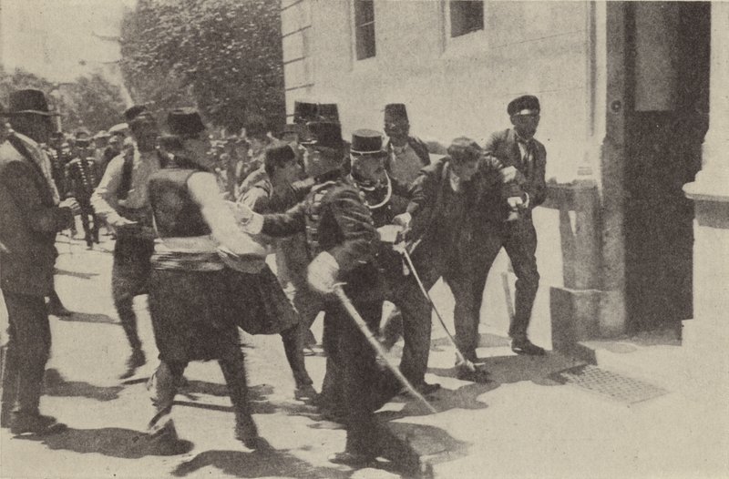 Arrestasjonen av Gavrilo Princip etter at han myrdet erkehertug Franz Ferdinand av Østerrike i Sarajevo av Austrian Photographer
