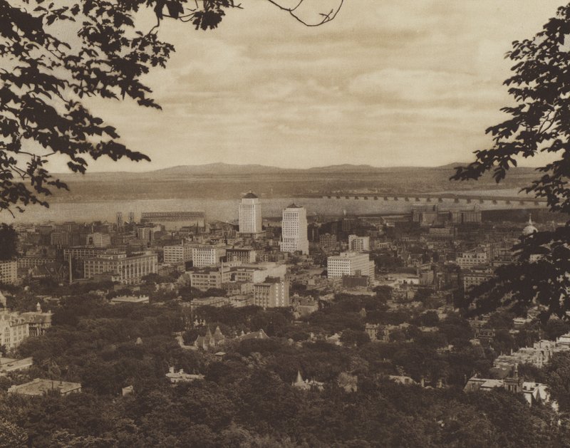 Panorama av Montreal, sentrale og vestlige seksjoner (s/h-bilde) av Canadian Photographer