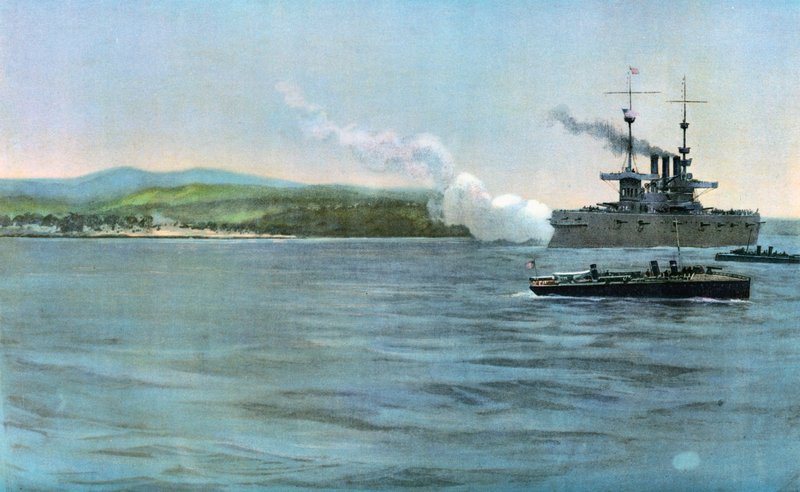 Admiral Sampsons flaggskip, USAs panserkrysser New York, skyter på en kystvakt av spansk kavaleri, utenfor Cabanas, 29. april 1898 av Carlton Theodore Chapman
