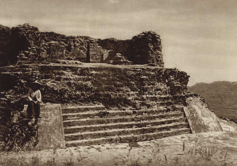 Mexico: Tepoztlan, El Tepoztecatl tempelruin (s/hvitt bilde) av Cecile Seler Sachs