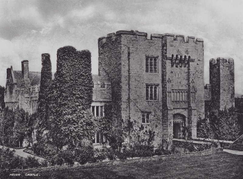 Hever Castle (s/hvitt bilde) av Charles Essenhigh Corke