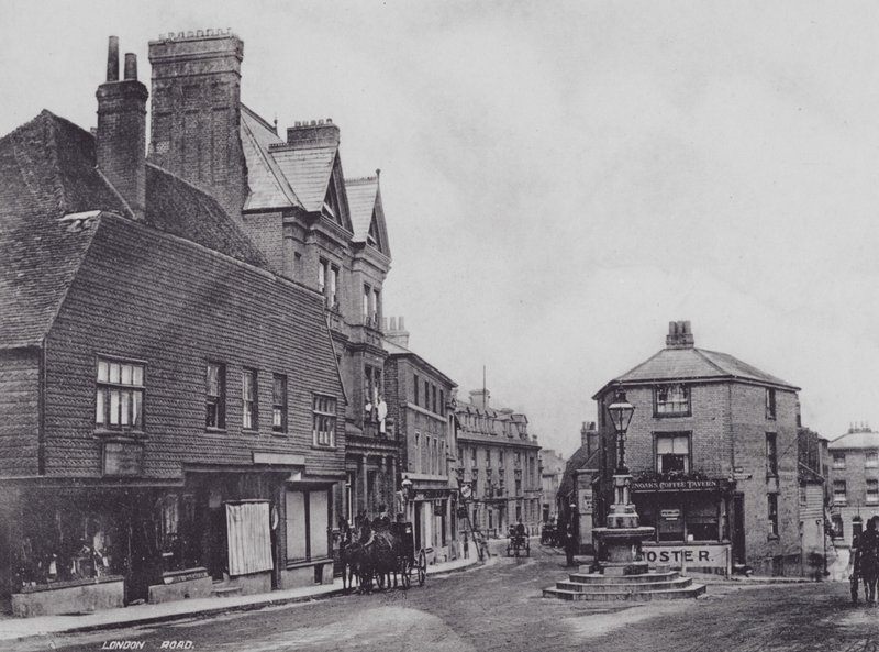Sevenoaks: London Road (s/hvitt bilde) av Charles Essenhigh Corke