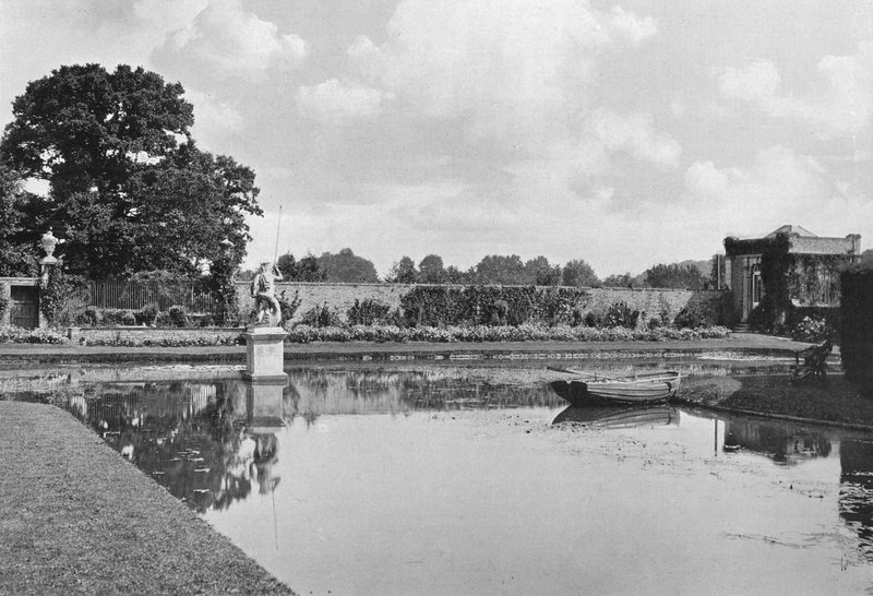 At Westbury: A Clairvoyee and the Smaller Pavilion av Charles Latham