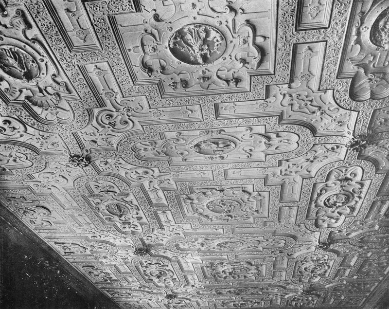 Boston House: The Drawing-Room Ceiling, dato 1623 (s/hvitt-bilde) av Charles Latham