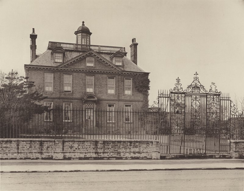 Eagle House, Mitcham av Charles Latham