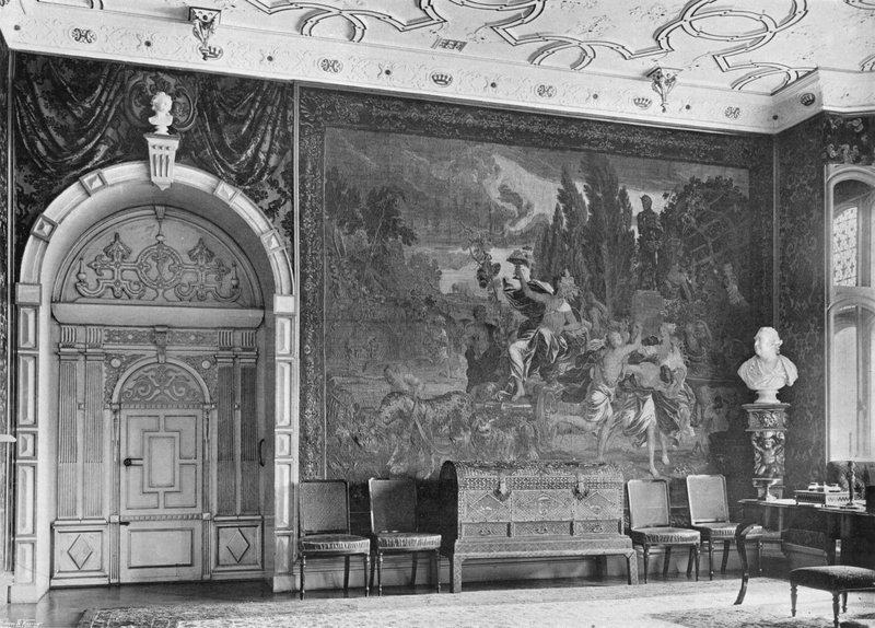 East End of Saloon, Tapestry: The Triumph of Bacchus av Charles Latham