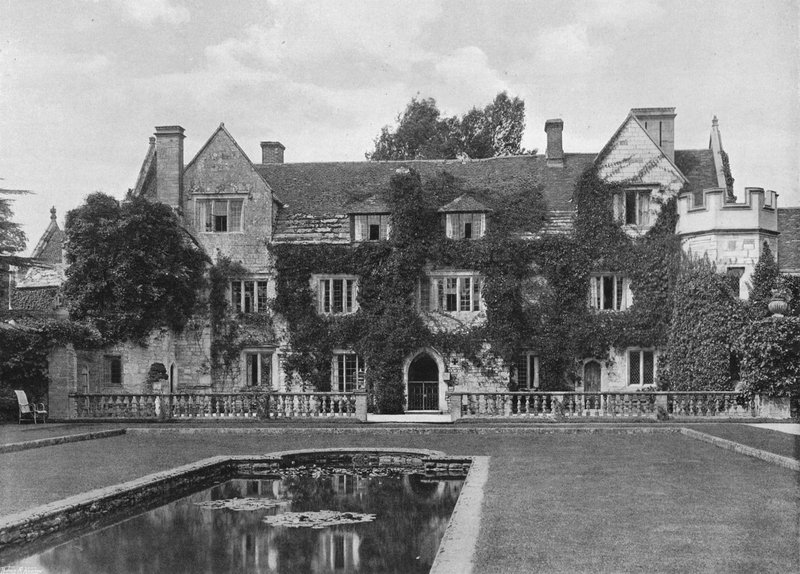 Front i Green Court av Charles Latham