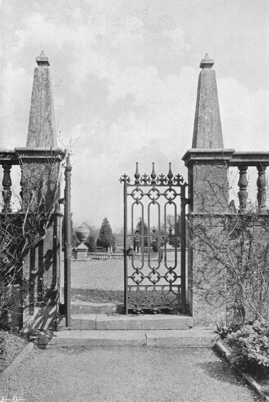 Hageporter ved Montacute av Charles Latham