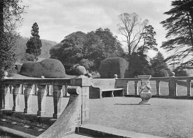 Hardwick House: En balustradet terrasse av Charles Latham