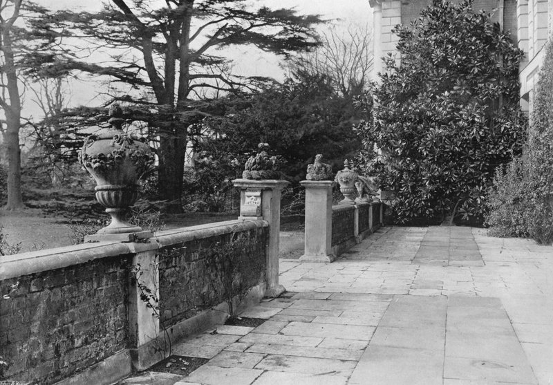 Blyurner, South Terrace av Charles Latham