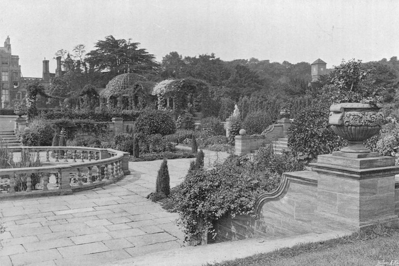 North End of the Pond Terrace av Charles Latham