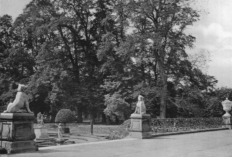 På terrassen av Charles Latham