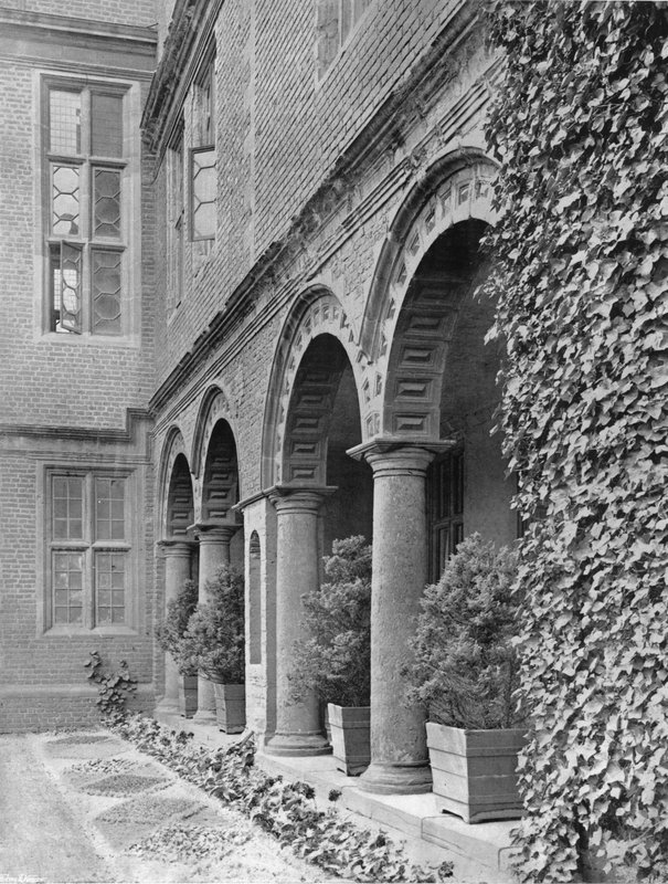 Sør-Vest Loggia av Charles Latham