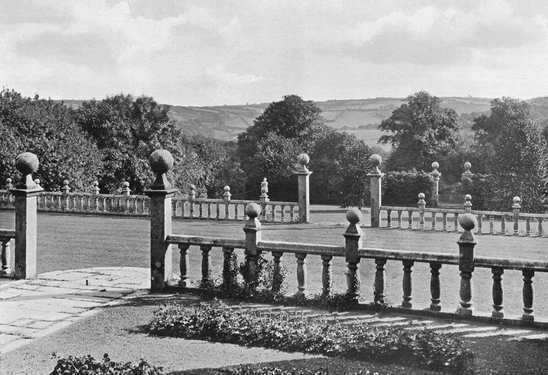 Steinarbeid ved Newton Ferrers av Charles Latham
