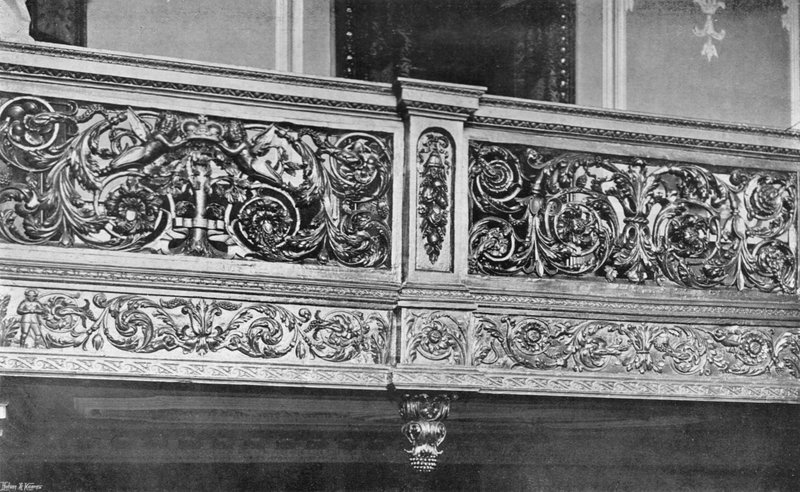 The Carved Gallery of the Stairway av Charles Latham