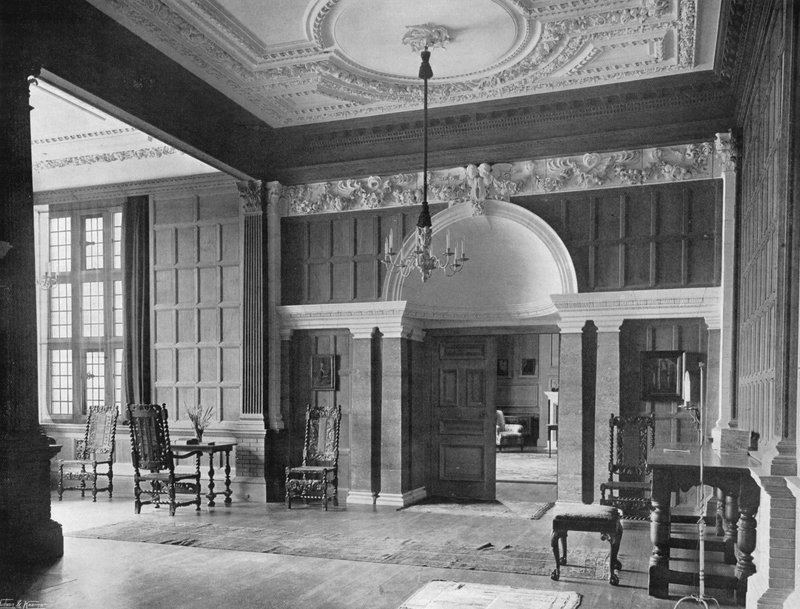 Hallen, ser vestover av Charles Latham